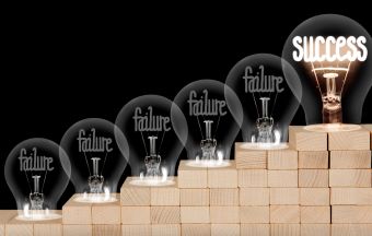 Light bulbs that say Failure and Success