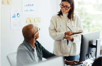 Fractional HR business partner helping her client