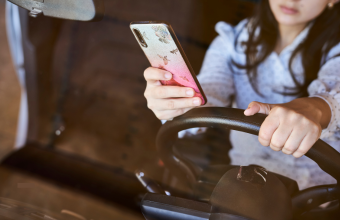 texting negative review on smartphone