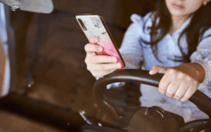 texting negative review on smartphone